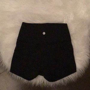 Lululemon size 2 cute high waisted shorts!!!!